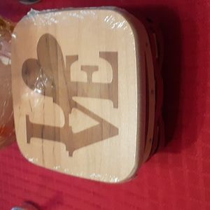 Pre-owned Longaberger basket NWT